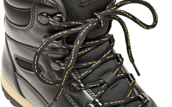 雪地靴裂口怎么修补才牢固