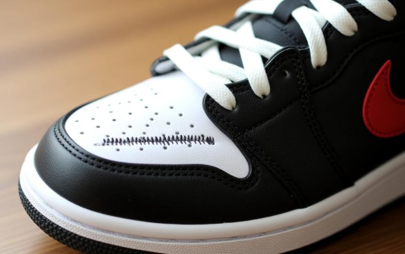 运动鞋上的口子怎么修补