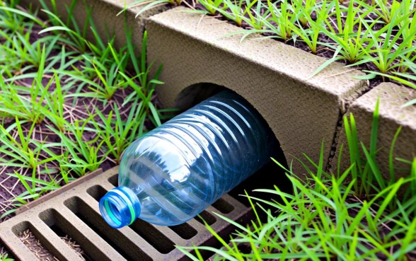 怎么用瓶子做下水道的口子视频教程