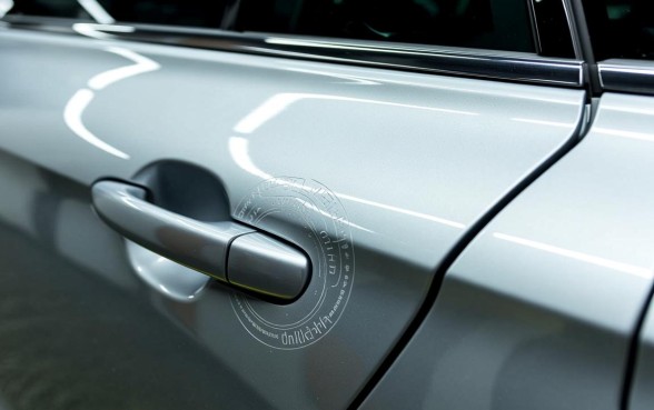 轿车车门上面一个口子怎么弄下来