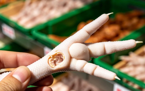 买的鸡爪子为啥爪子下边有个口子