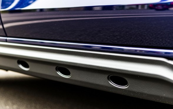 车门下边的三个小口子叫什么