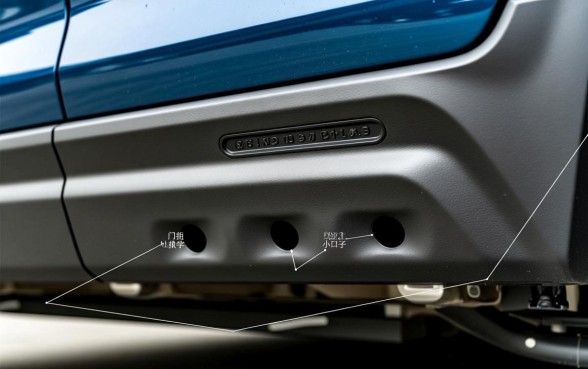车门下边的三个小口子叫什么