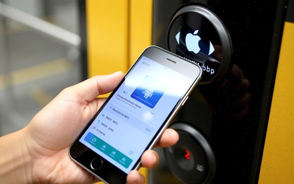 苹果手机怎么绑定电车nfc卡